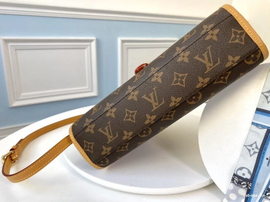 LOUIS VUITTON IVY 0520